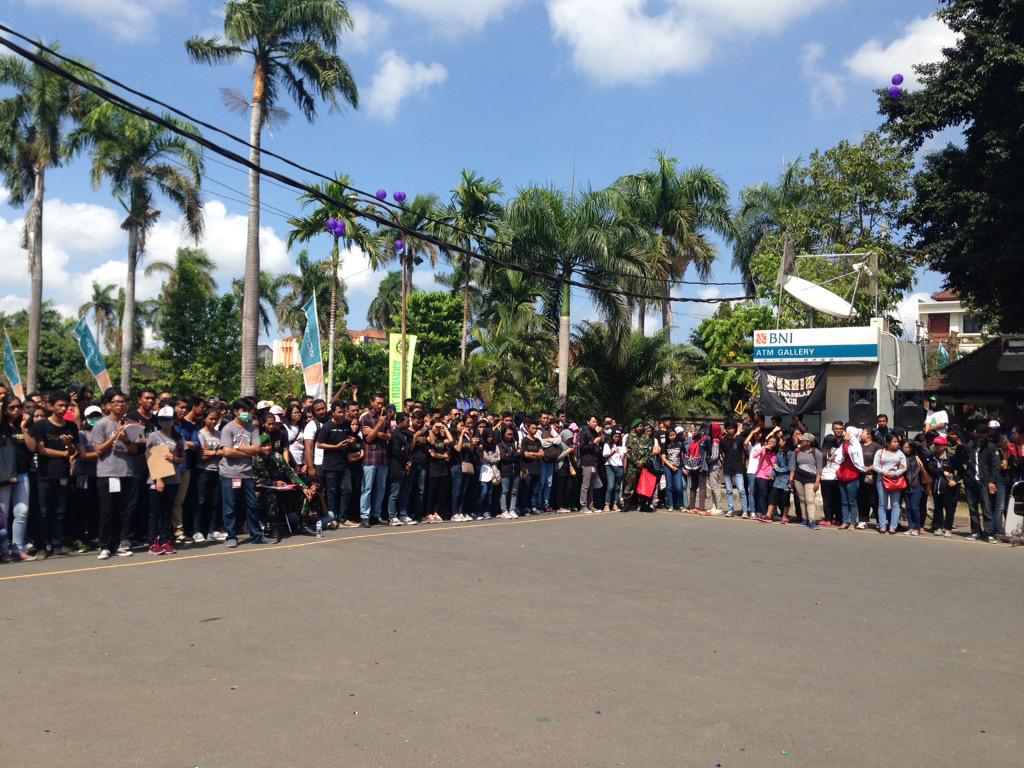 InfoUnud's tweet photo. Defile Fakultas Pariwisata @PariwisataUNUD #PekanRayaUdayana #Dies53Udayana http://t.co/O7rviFTOLB
