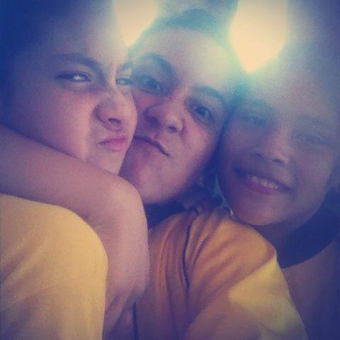 DanyRs12's tweet photo. #bff las amo chequetas....ππ #comil2 @tamita1163 http://t.co/s2oa3UNWRu