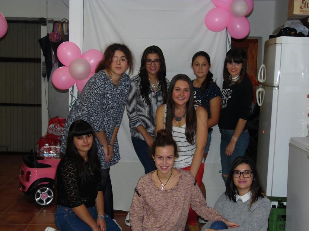 rosita_97_'s tweet photo. Igual no soy afortunada por teneros... Os quiero mucho y os voy a echar muchísimo de menos 😢💞❤🔐😘 @martafernndez4 http://t.co/IPKVL0Xj44