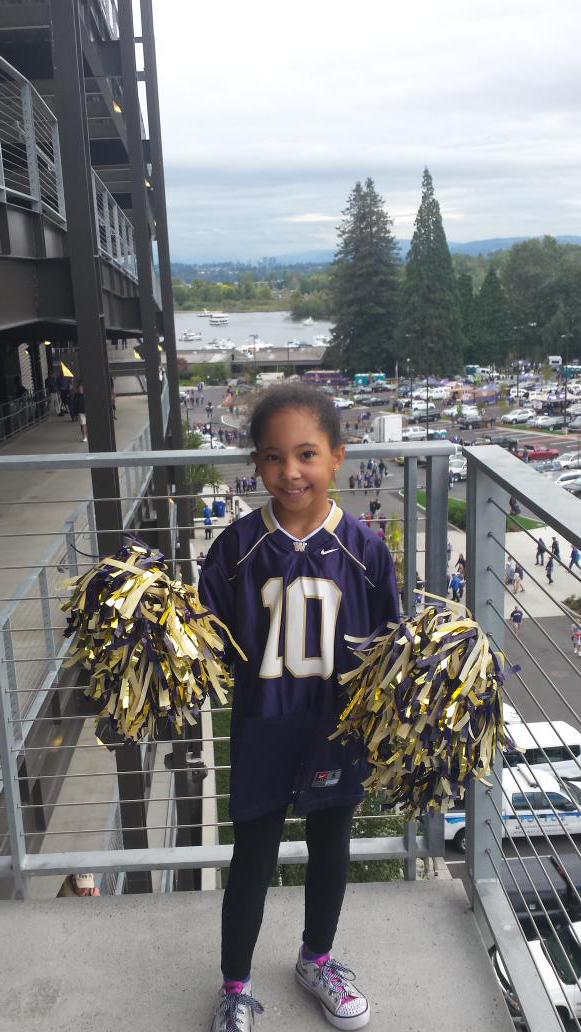 ajmuldrew's tweet photo. Go DAWGS! @UWHuskyFever @GO_DAWGS_UW @UW_Football @uw #GoDAWGS #Gohuskies http://t.co/hPjylAIqqi