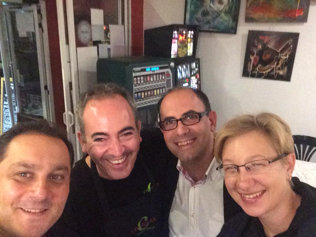 IsmaBWhite's tweet photo. En inauguración de la #PeñaBarcelonistaDeValladolid en #CircularBar&amp;Shop, junto a sendos trofeos del @FCBarcelona_es http://t.co/6NaOTjNYli