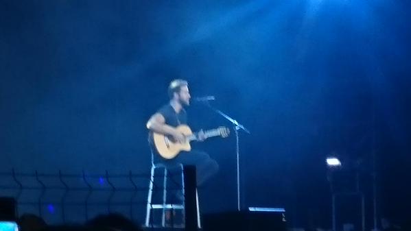 AlboranTeam's tweet photo. #PorFin emociona de nuevo al @AudRocioJurado y #Despídete les pone a bailar y saltar @pabloalboran #TourTerralSevilla http://t.co/nJWLhuAgzr