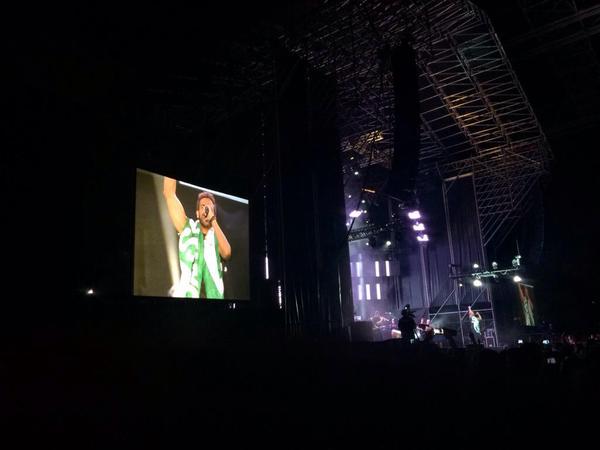AlboranTeam's tweet photo. #PorFin emociona de nuevo al @AudRocioJurado y #Despídete les pone a bailar y saltar @pabloalboran #TourTerralSevilla http://t.co/nJWLhuAgzr