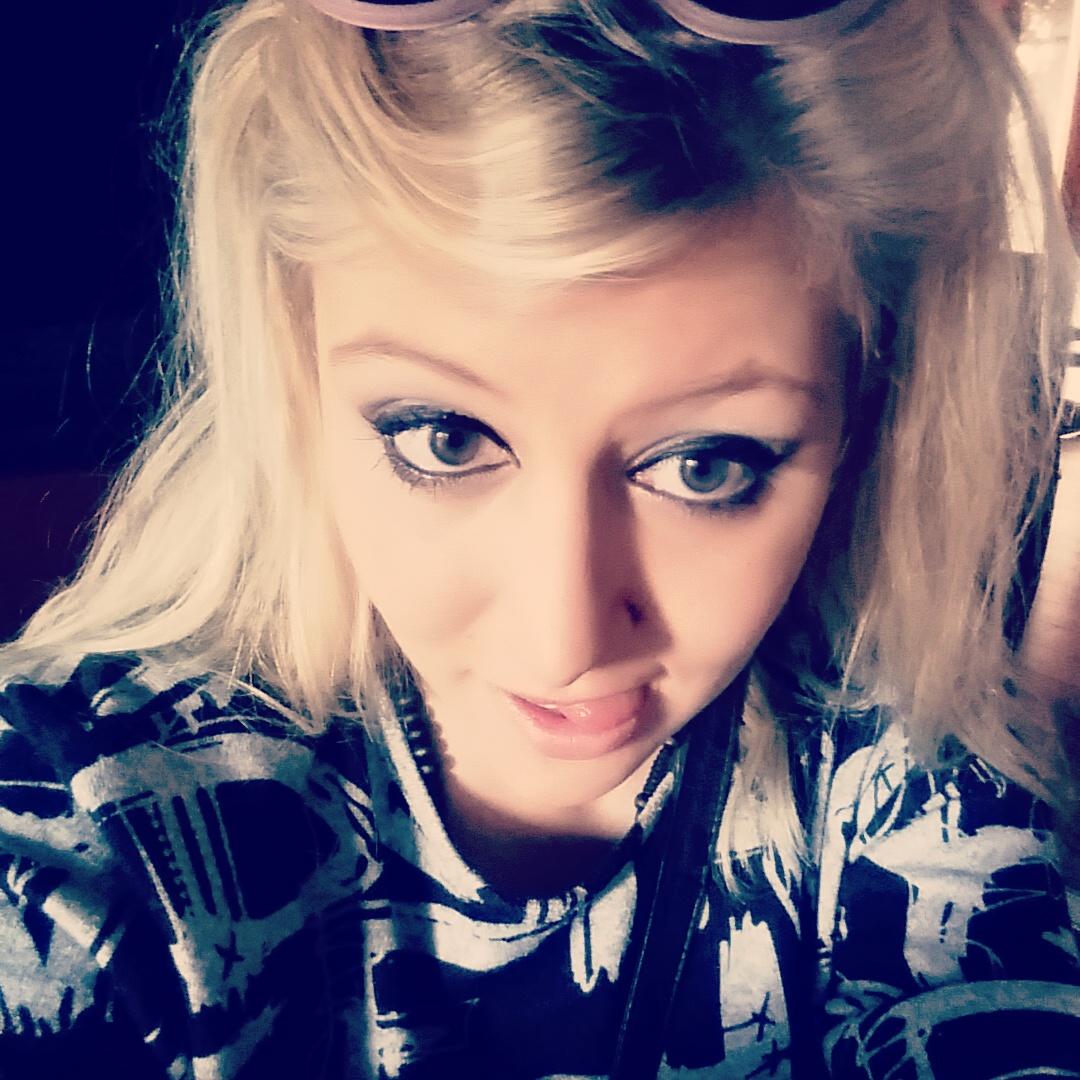 ChantelleHowell's tweet photo. SELFIE MANIA http://t.co/nMEo87a57x