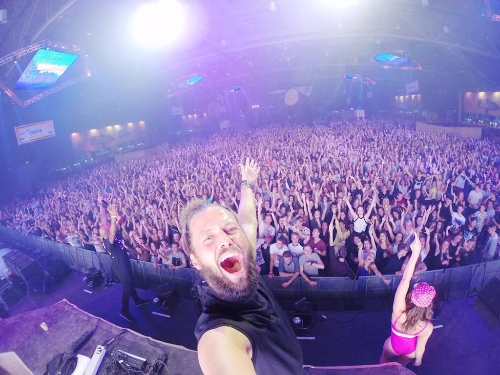 Reunited with my 12.000 ravers! 🙌🏼❤️ <a href="/totallysummer/">Totally Summer</a>