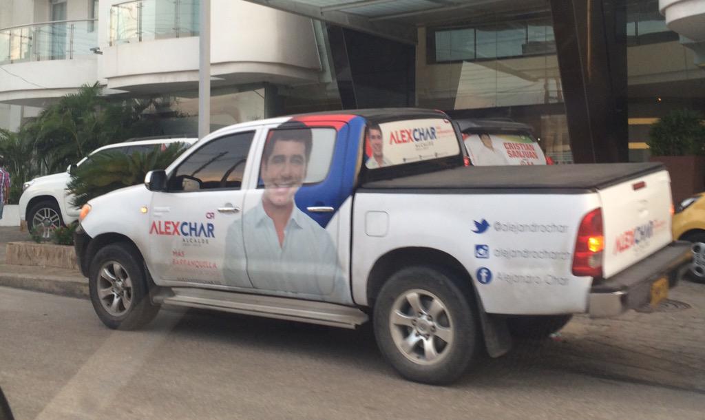 dorielydp's tweet photo. @Masbarranquilla que no se dañe la imagen del candidato.Mal parqueado Cra 44.Acciones pequeñas,construyenCiudad. http://t.co/JzGXLcMla5
