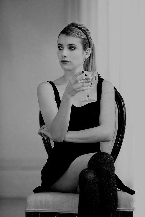 DiffidentDoll's tweet image. — @DolorousDarling That wonderful woman is my paragon of beauty by the way. But Shh. [hides face]