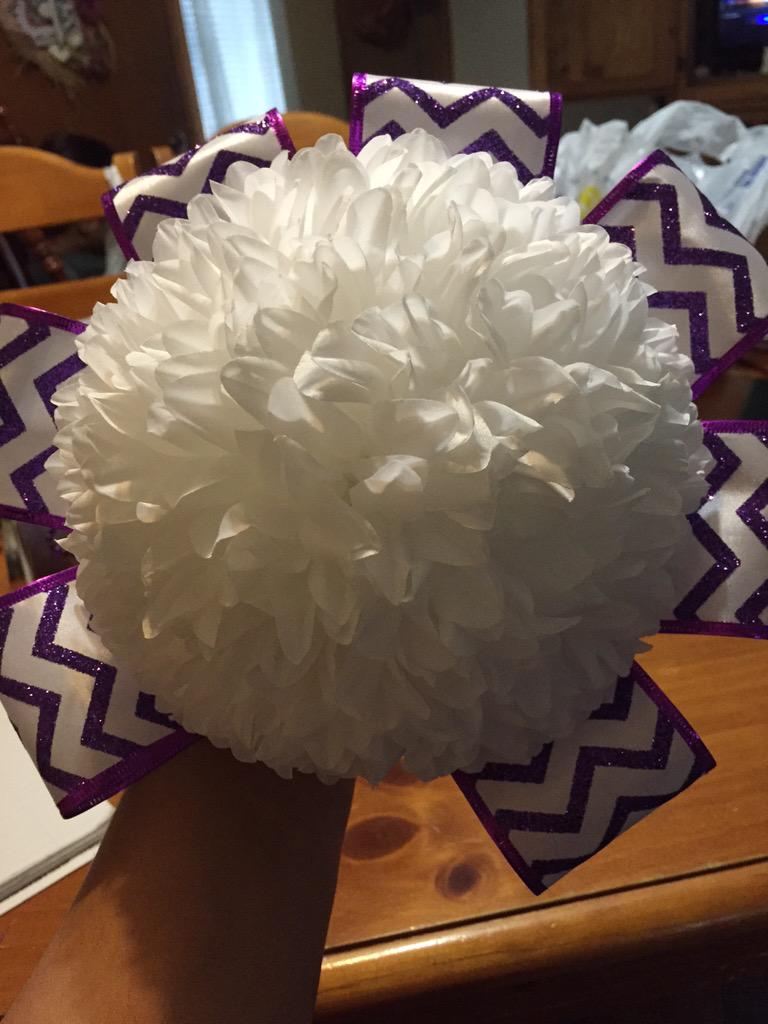 michellcgarza's tweet photo. And so it begins just shh don't tell @SydneySincerely lol #homecomingtime #makingmums http://t.co/uc6gbhipYD