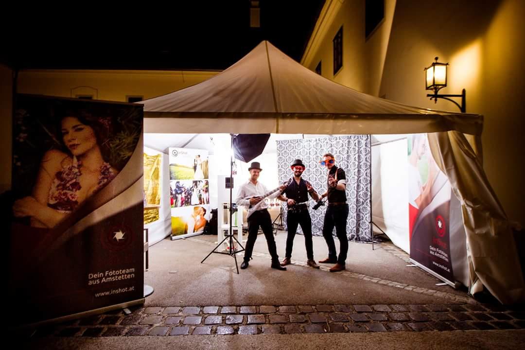 inshotat's tweet photo. Schöne Grüße vom #Maturaball in #Seitenstetten - sorgen mit mobilem #Fotostudio & #inShotBox für beste Stimmung 😀😀😀 http://t.co/rPhJlROB9c