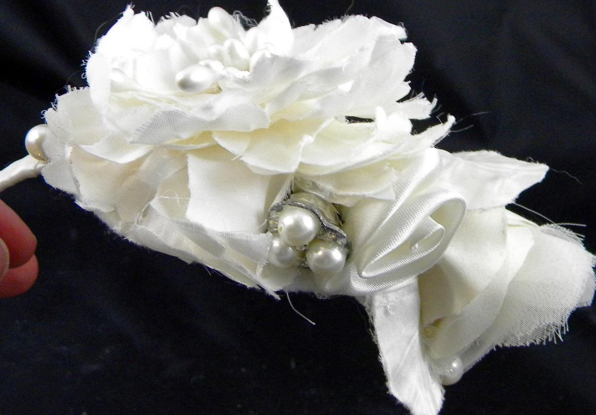 Off White Floral Bridal Headband- Bridal Hairpiece- Wedding Hea… etsy.me/1JnpjFm #handmade #VintageHeadpiece