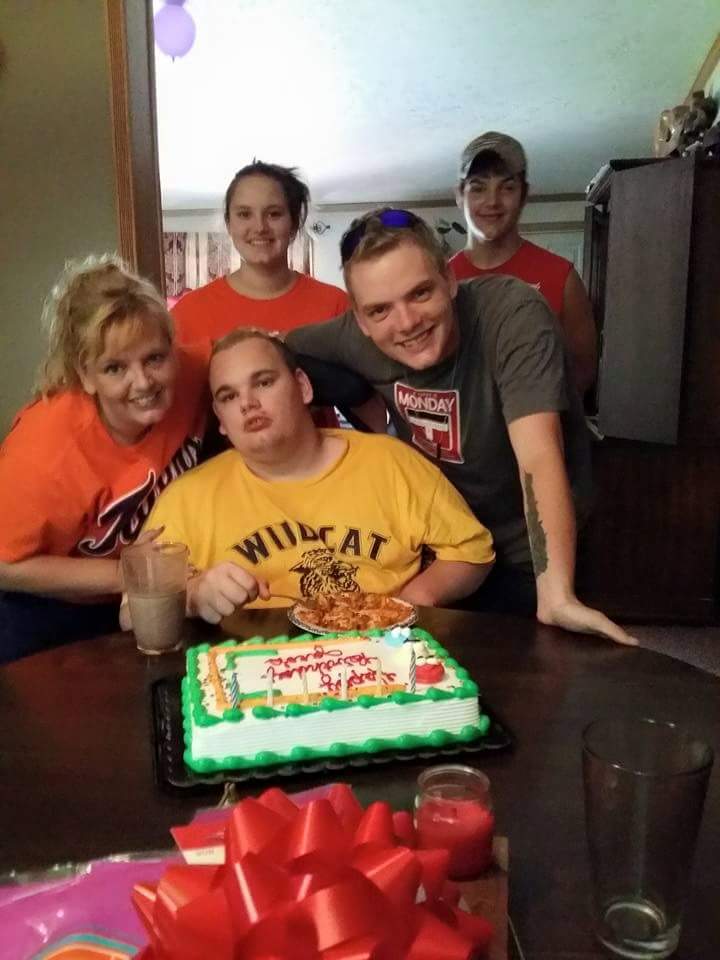 DaniiActon's tweet photo. #CAKEBOSSLIVE
#FamilyMatters http://t.co/VKPDd3Wjqj