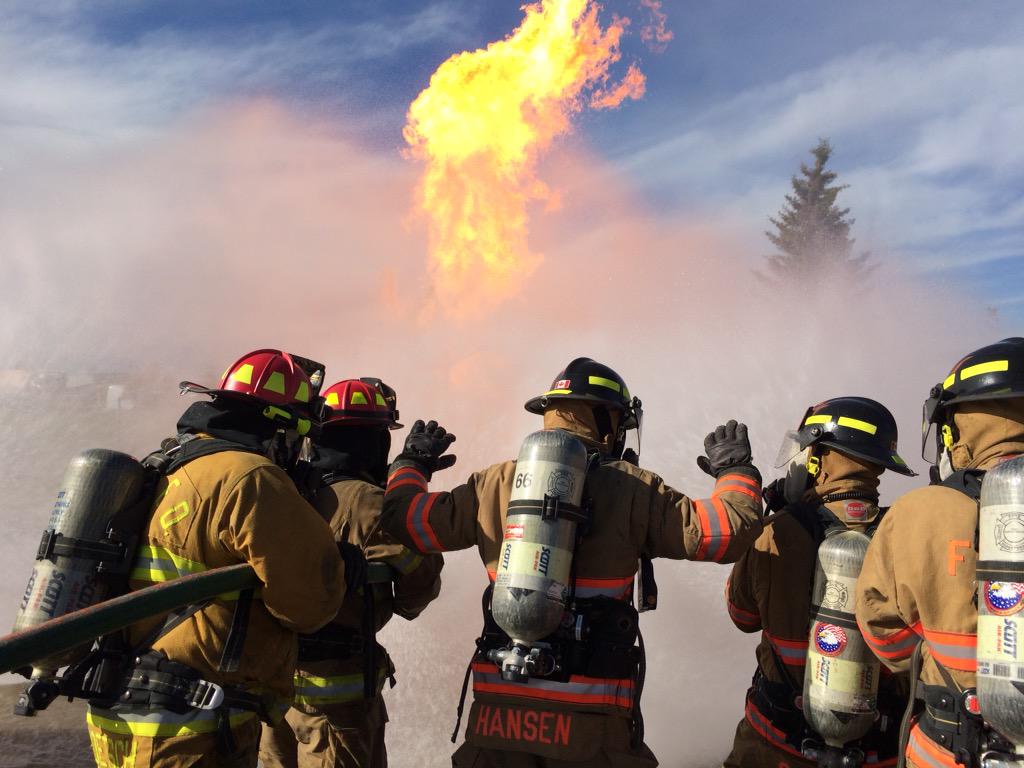 bheesing's tweet image. Fire training and team building ! #fortsaskFD @BruderheimFire @LamontCounty #leadership #learningthecraft #commitment