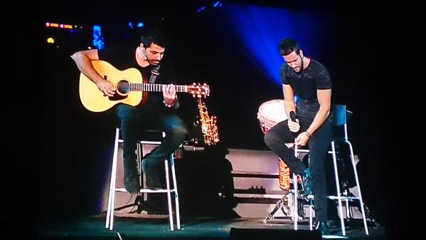 AlboranTeam's tweet photo. Impresionante concierto de @pabloalboran por segunda noche consecutiva en el @AudRocioJurado #TourTerralSevilla 👏 http://t.co/j4VcbxN6K2