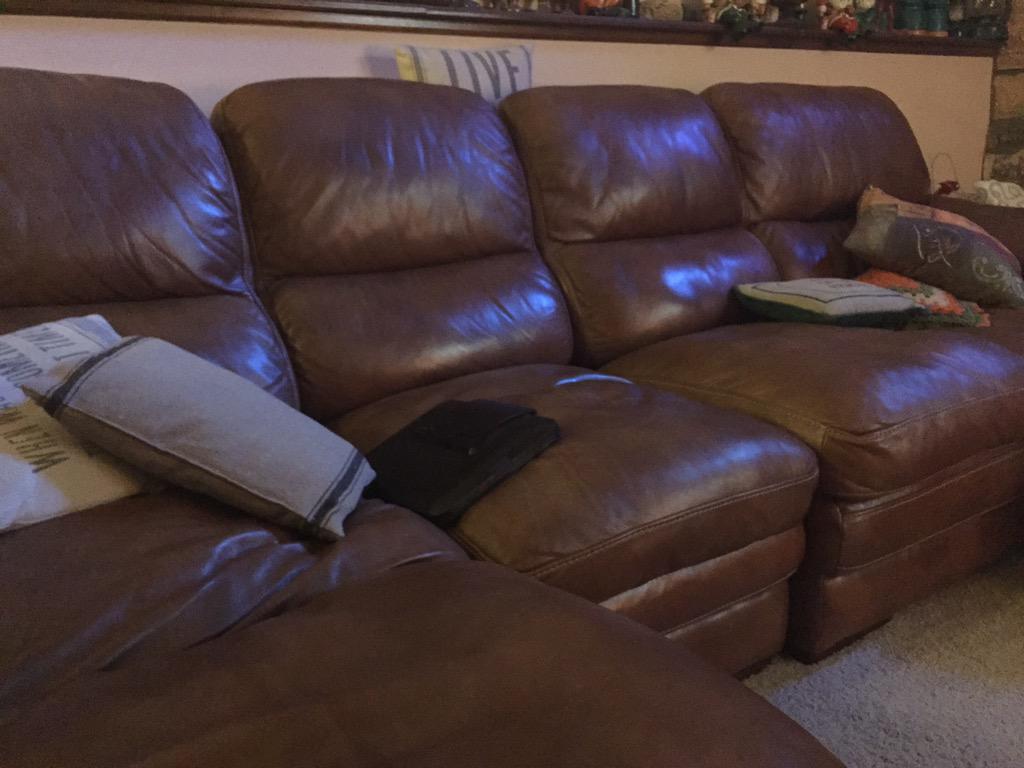 RDamber's tweet photo. I started watching this game with 5 others. And then there was 1. (Me) #emptycouch http://t.co/zzYS3gPg0S