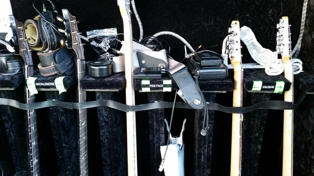 k105dudewalker's tweet image. There's Macklemore, Vaughn, and Piss face in the middle??  #k105fest #peeproblems @k105fm