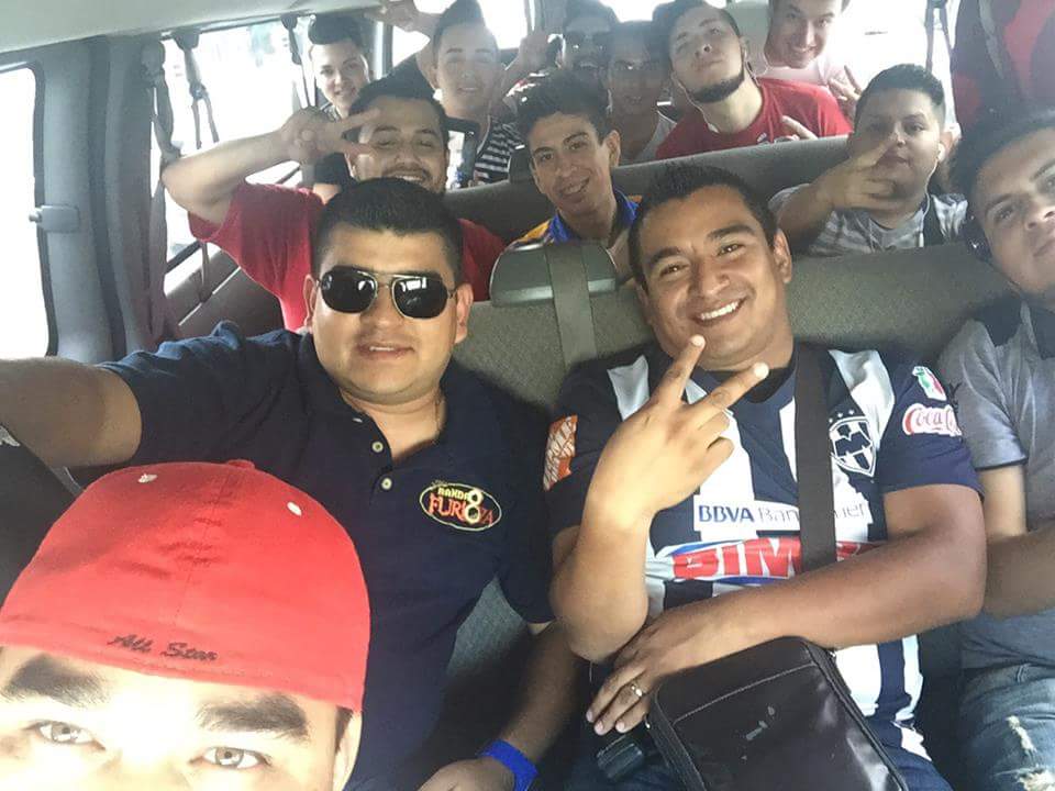 alfredocontrera's tweet photo. En camino a @ExpomexNLaredo @bandafurioza #ParaTi http://t.co/6dcLpfDqAC
