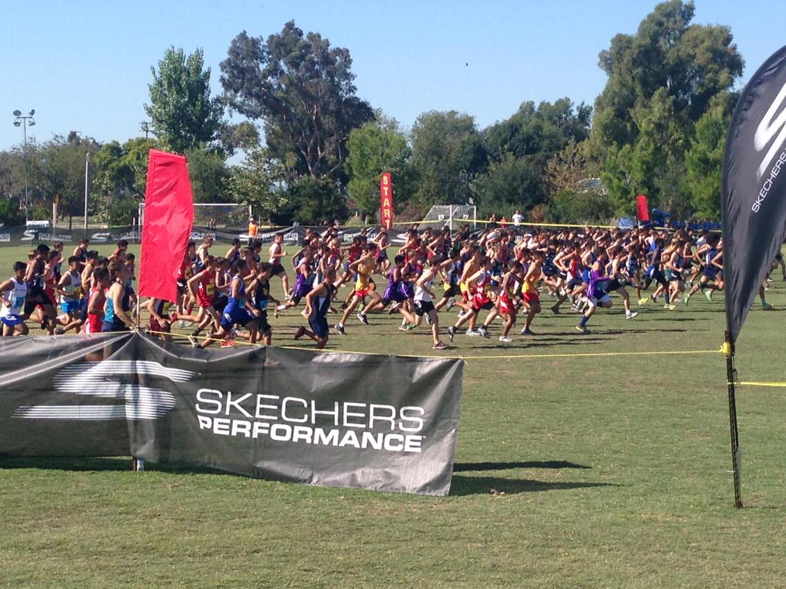 Serg26pt2's tweet photo. Novice Boys race is off #WoodbridgeClassic #SimiXC http://t.co/4nnKLpXcqQ