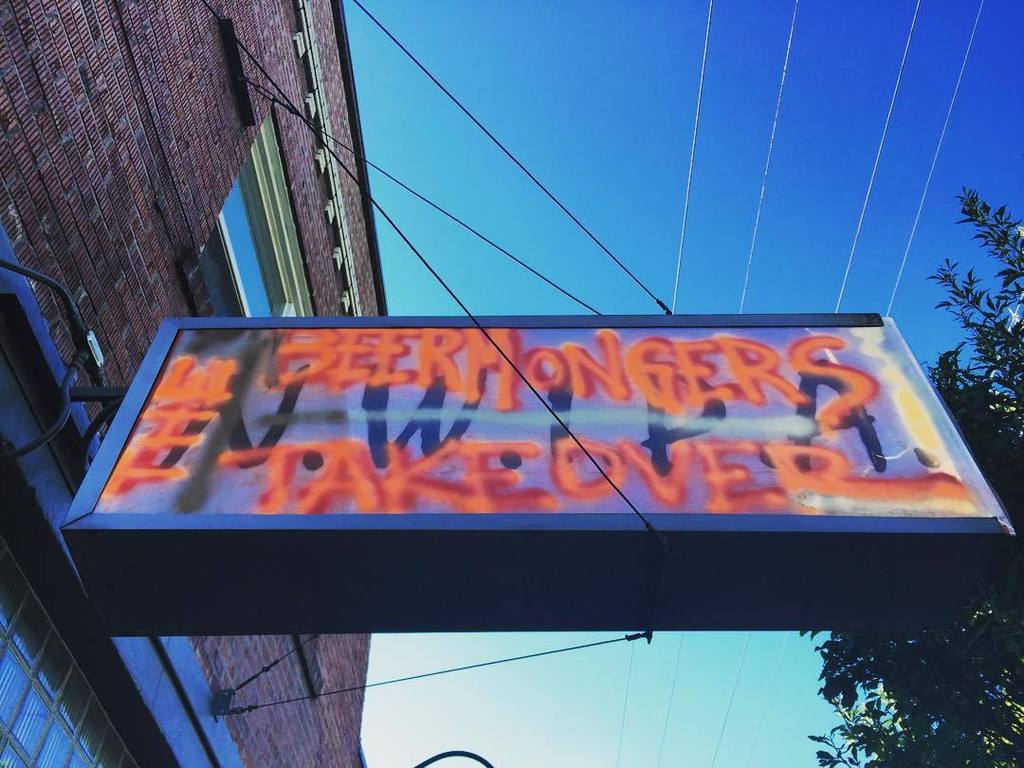 ChickenAndGuns's tweet photo. Took the truck out to @thebeermongers #takeover @nwipapdx! We will be slinging birds from … http://t.co/p5vDddv165 http://t.co/CZ2FJ94xdt