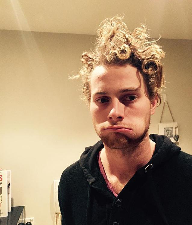 5SOS_Daily's tweet photo. Happy Birthday @JackHemmings20 hope you have a good time! 🍻🎉 http://t.co/vytUOt9Yht