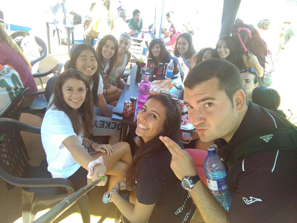 VCH_Femenino's tweet photo. ¡Disfrutando del #TorneoThiago durante este fin de semana! Unas más cansadas que otras 🙊💪👏⚪️⚫️ http://t.co/785q4VtDTO