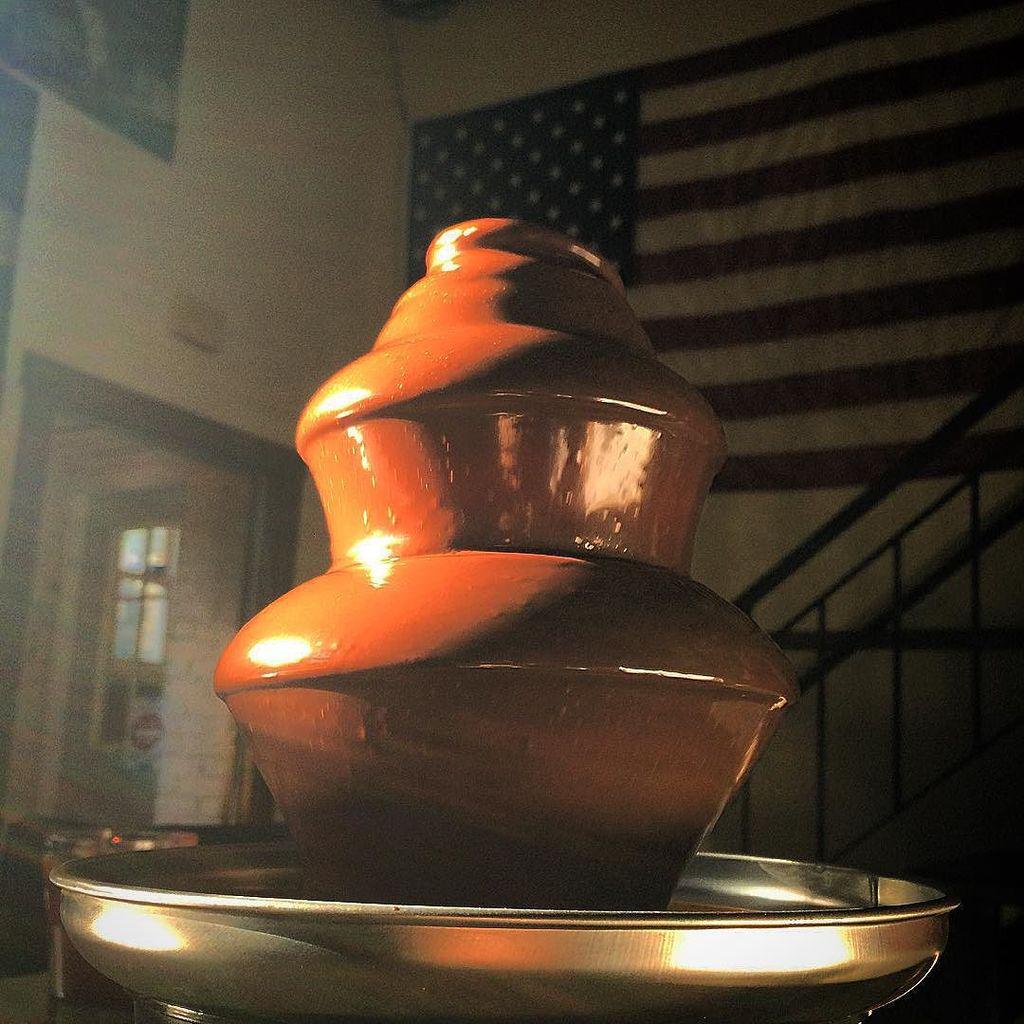 eswolfenden's tweet photo. American chocolate http://t.co/fuA7EmjbSV http://t.co/AfxjxnF3HA
