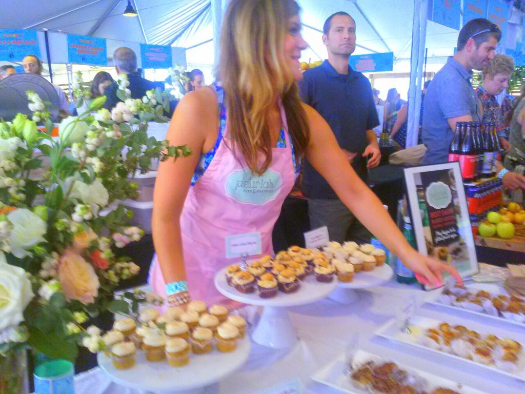 EatGuidePDX's tweet photo. Living gluten-free needn't involve depriving yourself! Not with #Petunia's at #FeastPDX. #OBGT #TheEatGuide http://t.co/GzKwrGyCws