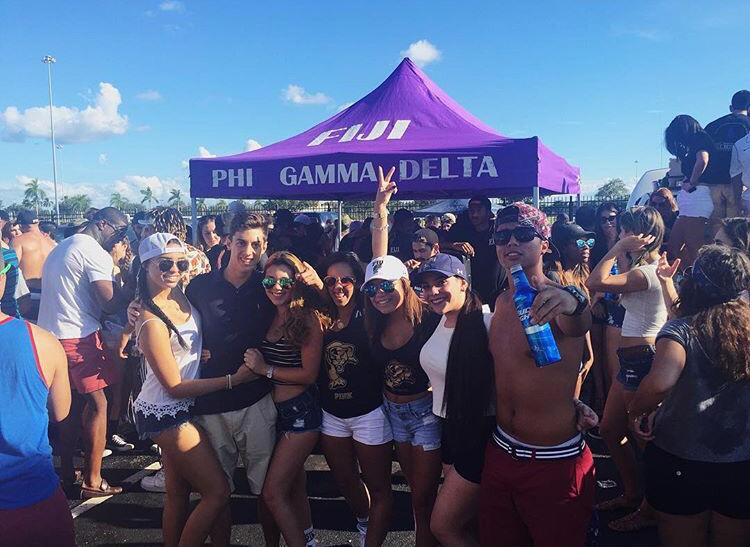pcvdtxo_'s tweet photo. #fiutailgate 💙💛🐾 http://t.co/Q7ldpFbvw8