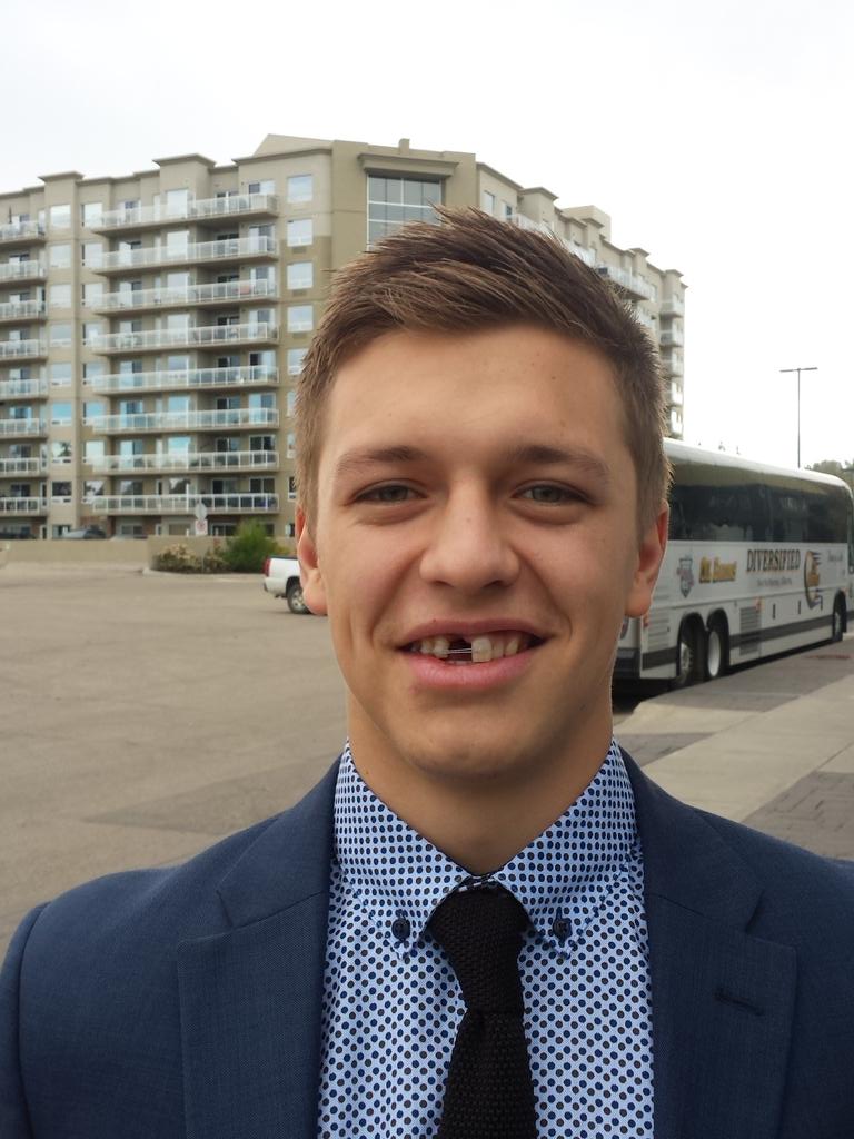 BradleyKarp's tweet photo. Think @Mtorrens5 plays hockey? Cuse he does for the #OilBarons and he'll be featured in 1st Int tonight! #AJHL #ymm http://t.co/TqLhzxVtkP
