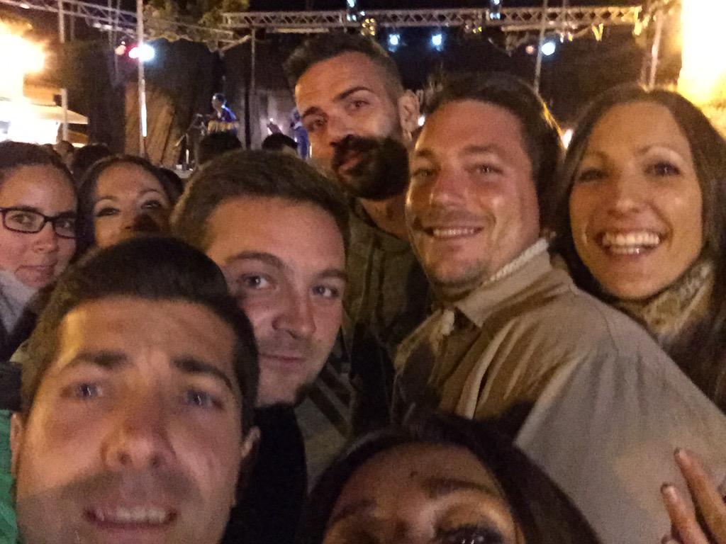 moiromin's tweet photo. @Zaragueyes2001 and @NHL por Hueva viendo a @flamencopatia en la mejor compañia!!! 👍🏻🍺 http://t.co/fLBzYcritT