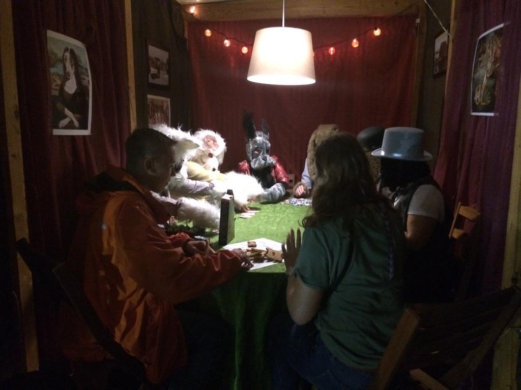 DPPNuit's tweet photo. Human playing with #dogsplayingpoker #dppott #NBOG15 http://t.co/PPXFJuGOEO