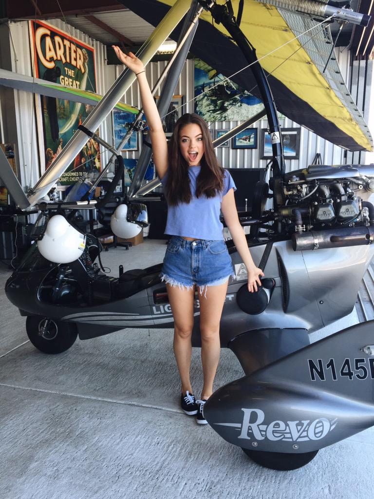 ClaudiaSulewski's tweet photo. I just flew this freaking thing! http://t.co/sQArN4kdfA