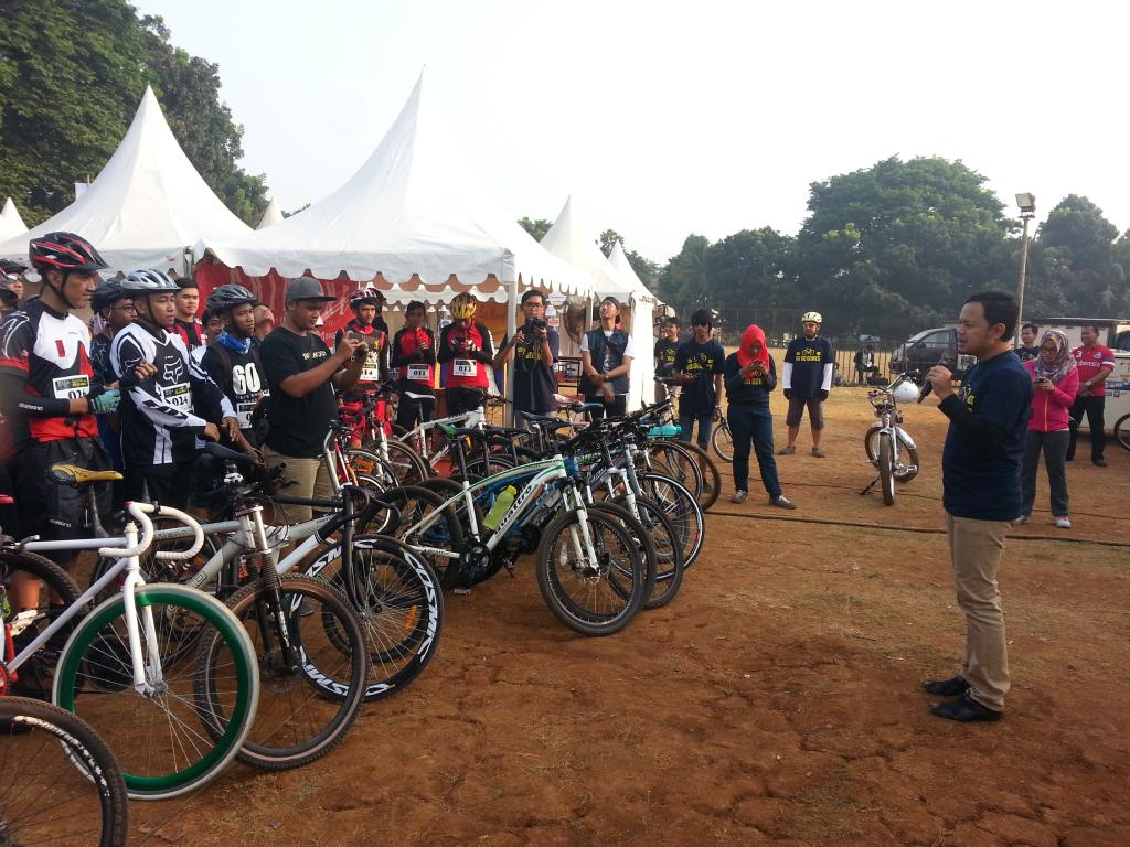 infobogor's tweet photo. Kang @BimaAryaS lagi membuka dan memberi sambutan di acara #GOGOGOWES 2015 http://t.co/QcSeROl5hF