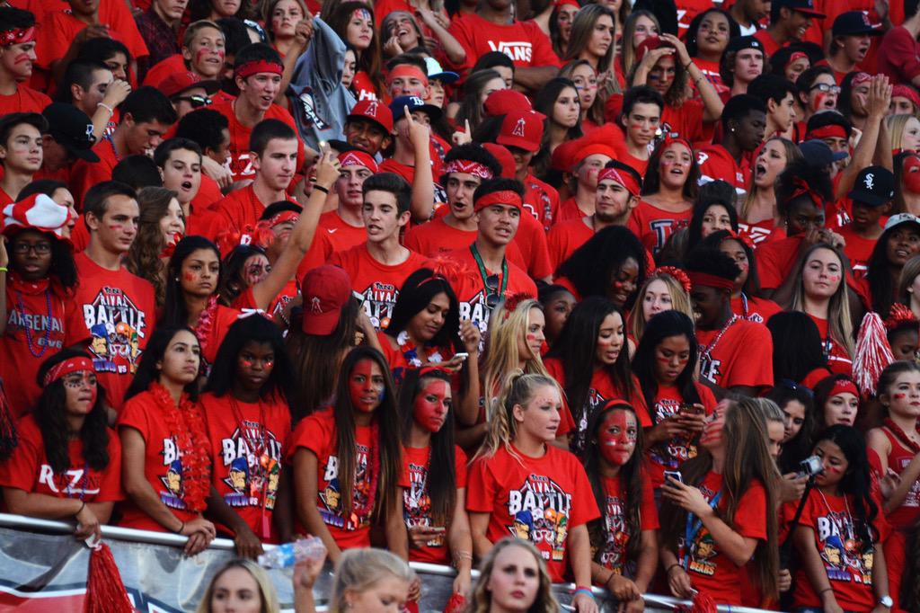 KingYearbook's tweet photo. thanks red zone for being awesome so we could get all these cool pictures 🐾💙❤️ http://t.co/GZ2ZdoxXr3