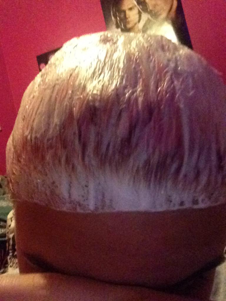 cindy_xob's tweet photo. Bleaching my hairrrrr http://t.co/1psmpZQrRy