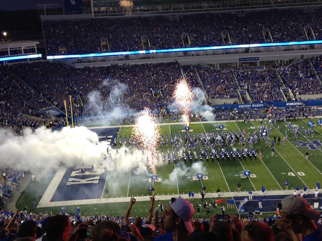 You can judge a team by how loud they cheer for a first down #GatorNation #UFvsUK #Gators #GoGators