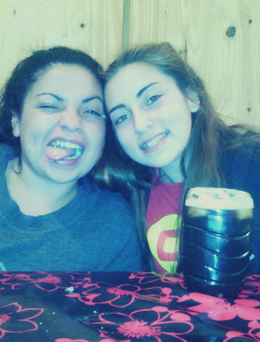KareenR98's tweet photo. Te adoro tanto hermana mayor ☺ ♥ #ConFlor :) #UnaDeAnoche http://t.co/56agDzcH6v