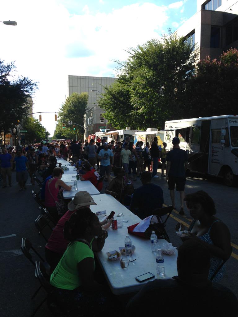 Rebusworks's tweet image. @SPARKconner @captainponchos @kocinafoodtruck @BOskitchen14 @NCBulkogi @chick-n-que #tasteyspark #sparkconx