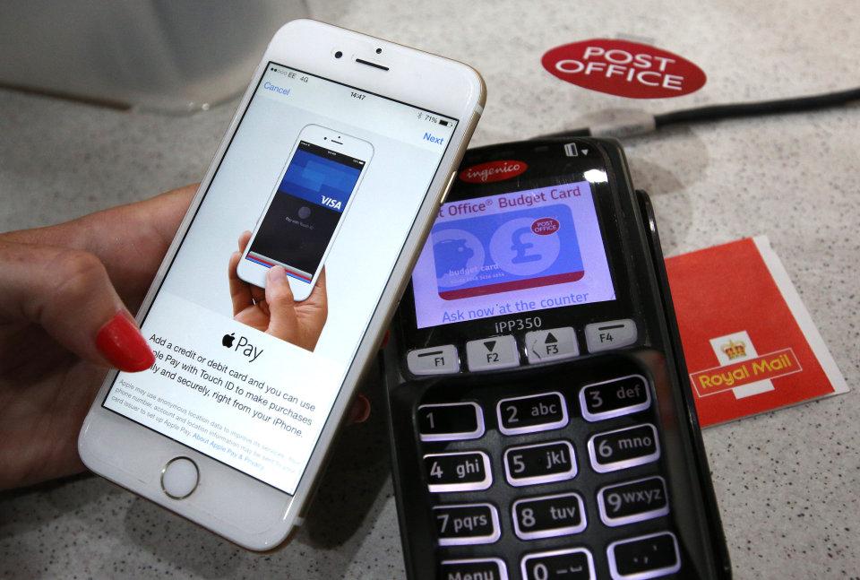 engadget's tweet photo. Apple Pay gets ready to launch in China http://t.co/VRGVa9Dedt http://t.co/CDnRaFs5xL