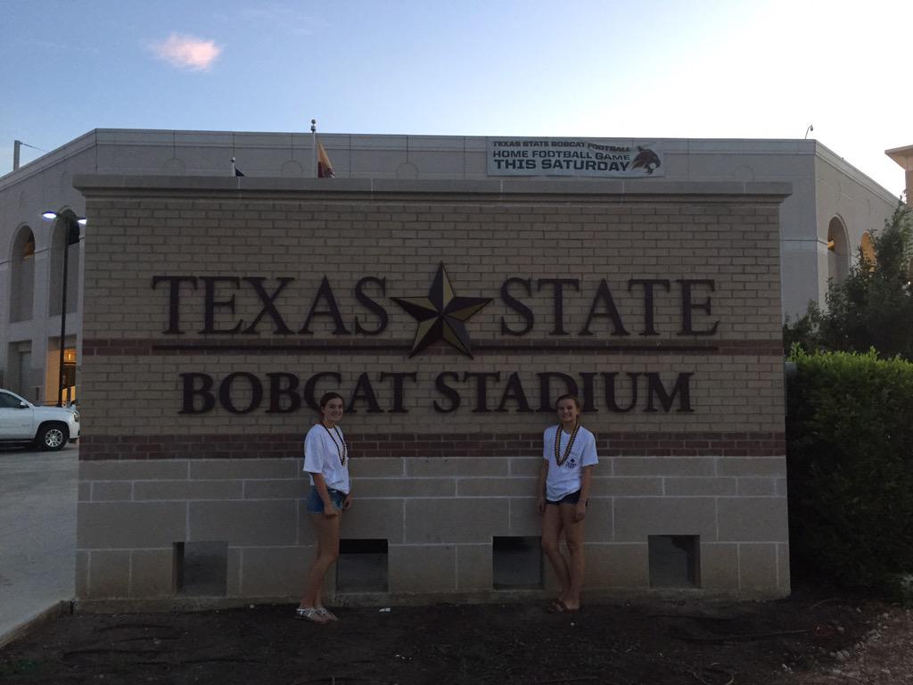 mickersdavis's tweet photo. Eat em' up cats β€οΈ #TXSTWHITEOUT http://t.co/oIfXNXFk3H