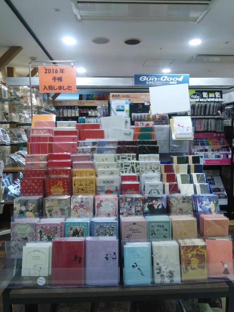 Bungood高崎駅店 16年手帳 カレンダーが入荷しました 人気のディズニー サンリオ スヌーピーのほか ムーミン スターウォーズ セーラームーンなどのキャラクター手帳もご用意しております ぜひお手にとってご覧ください Http T Co Wfxtkf1zau