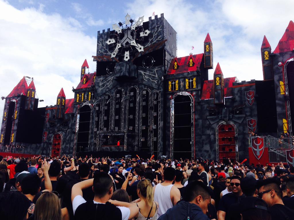 trueonez_'s tweet photo. BEST FKN WEEKEND! #defqon1 #weliveforhardstyle http://t.co/4zSC9uCFcL