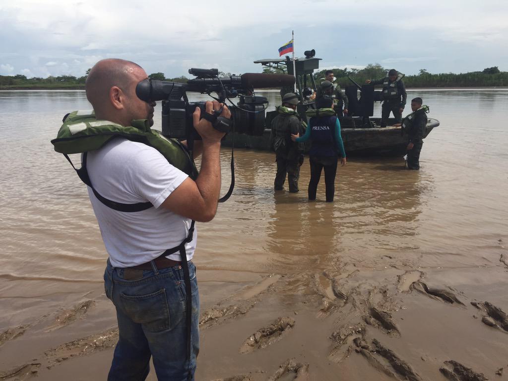 problema migratorio en Venezuela - Página 33 CPTv2CEW8AAD3fD