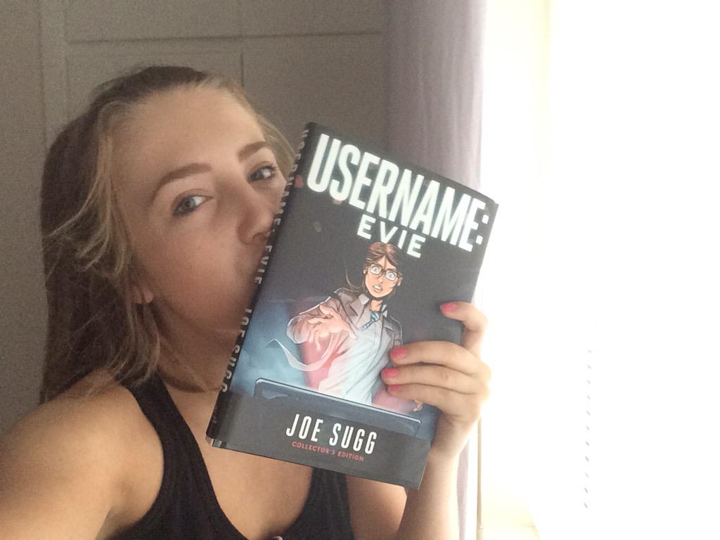 Smiley_charlee's tweet photo. ONE O THE BEST BIRTHDAY PRESENTS EVER 😻🙌🏽🎉 @Joe_Sugg #USERNAMEEVIE http://t.co/Tgl7Y2kw03