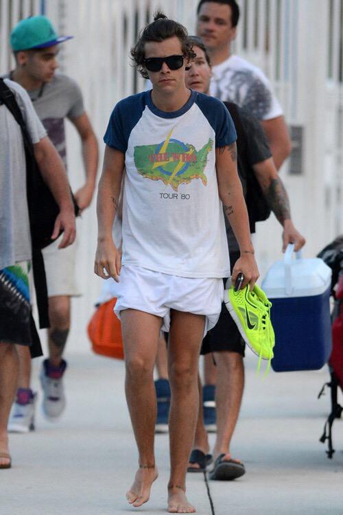 pinkfloydharold's tweet photo. THIS SHOULD HAPPEN MORE OFTEN #EMABiggestFans1D http://t.co/bRFsiknrw5