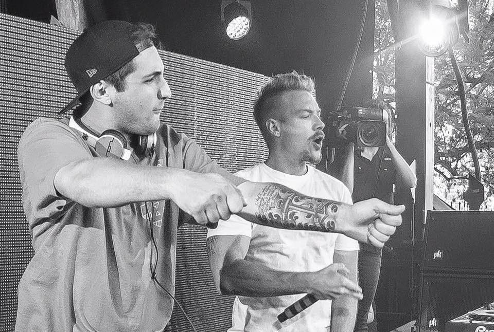00ps_iTweeted's tweet photo. @diplo @Jauzofficial #MadDecentBlockParty #samhickeyphoto http://t.co/Fylzi7Cbws
