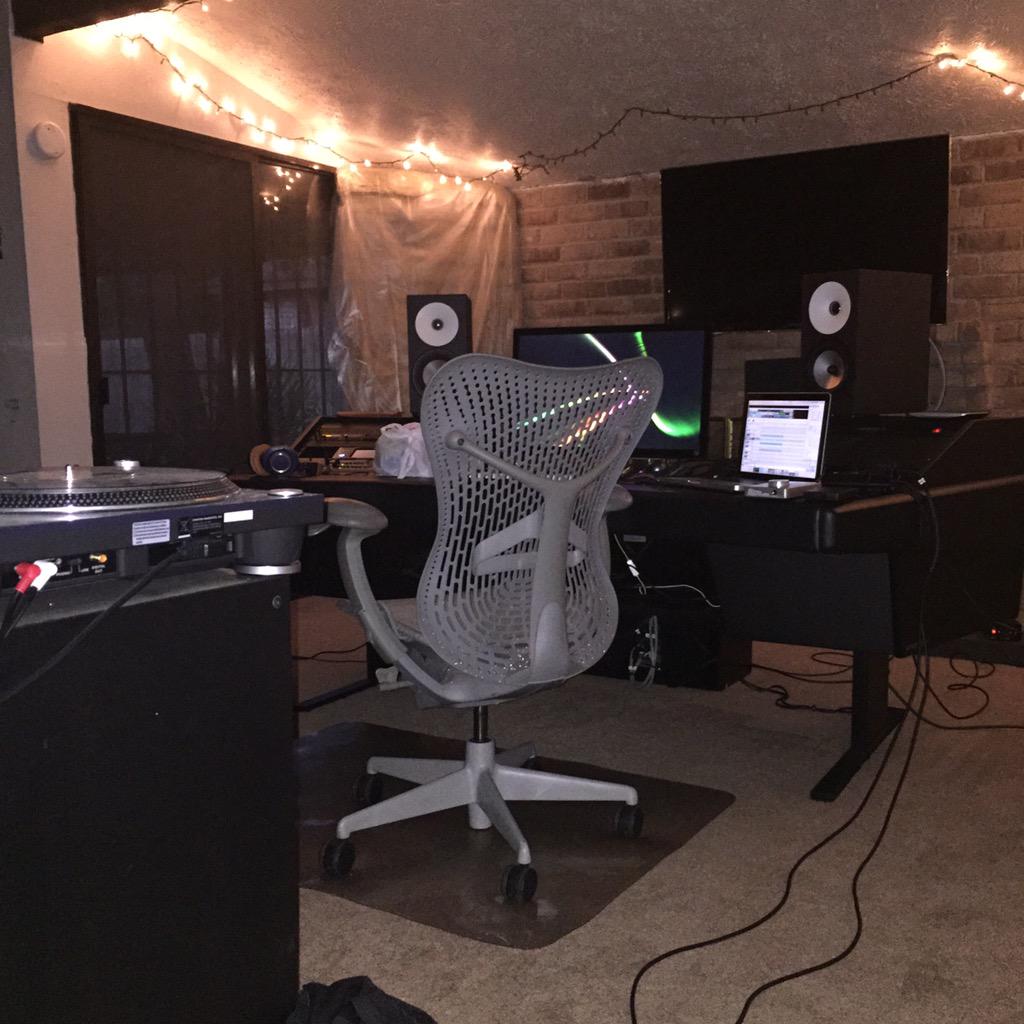 darenegade81's tweet photo. Houston Texas working @DJRyno @ProdbyJT #Silence #ArSeaRecords #FreeCalwayne http://t.co/hr5w3b8hYe