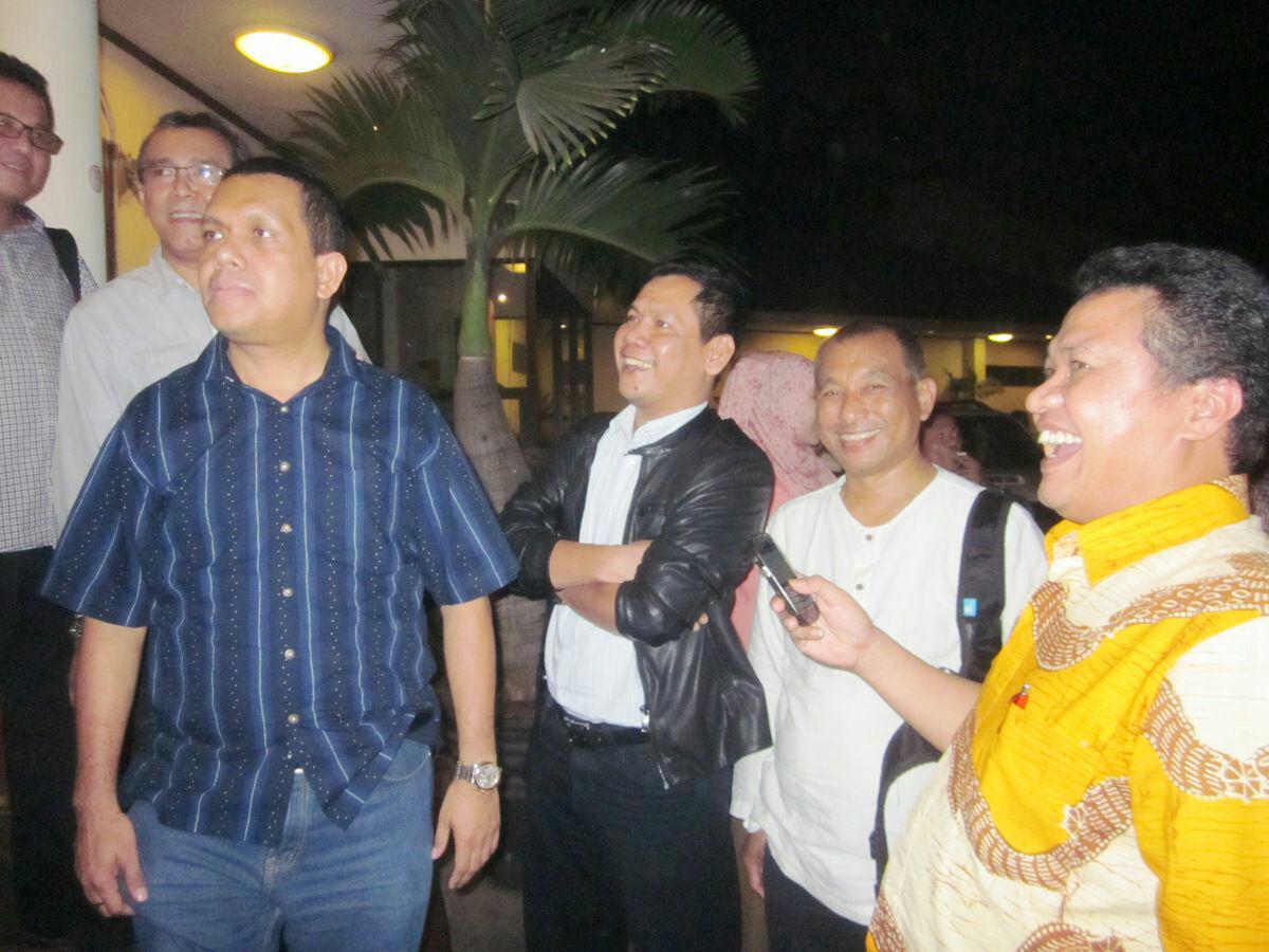 IndraJPiliang's tweet photo. Foto perjuangan cc @melkilena http://t.co/4Nr5gzuDAl