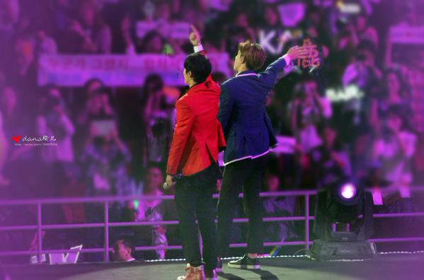 lavellasauce's tweet photo. It's been a year since today... Your last performance as an EXO member. Your last days with Sehun... #WeMissYouLuhan http://t.co/rrraGVCnWk