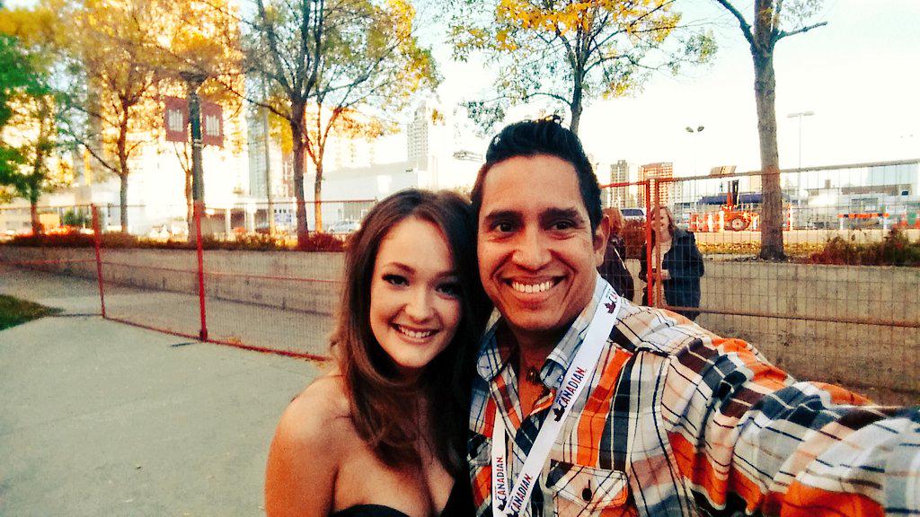 RobertoAlas_1's tweet photo. Was a pleasure meeting you @kira_isabella you're very #talented but also very #genuine! #SamuFallFest2015 #music http://t.co/Agnn6OyXOw