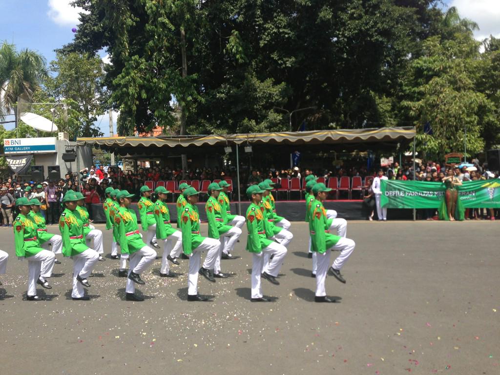 InfoUnud's tweet photo. Defile FK Unud @hmkmunud @hmku_fkunud @pcycofkunud @BEMFKUNUD @kompakfkunud #DIES53UDAYANA #PekanRayaUdayana http://t.co/GLDuvZtOEj